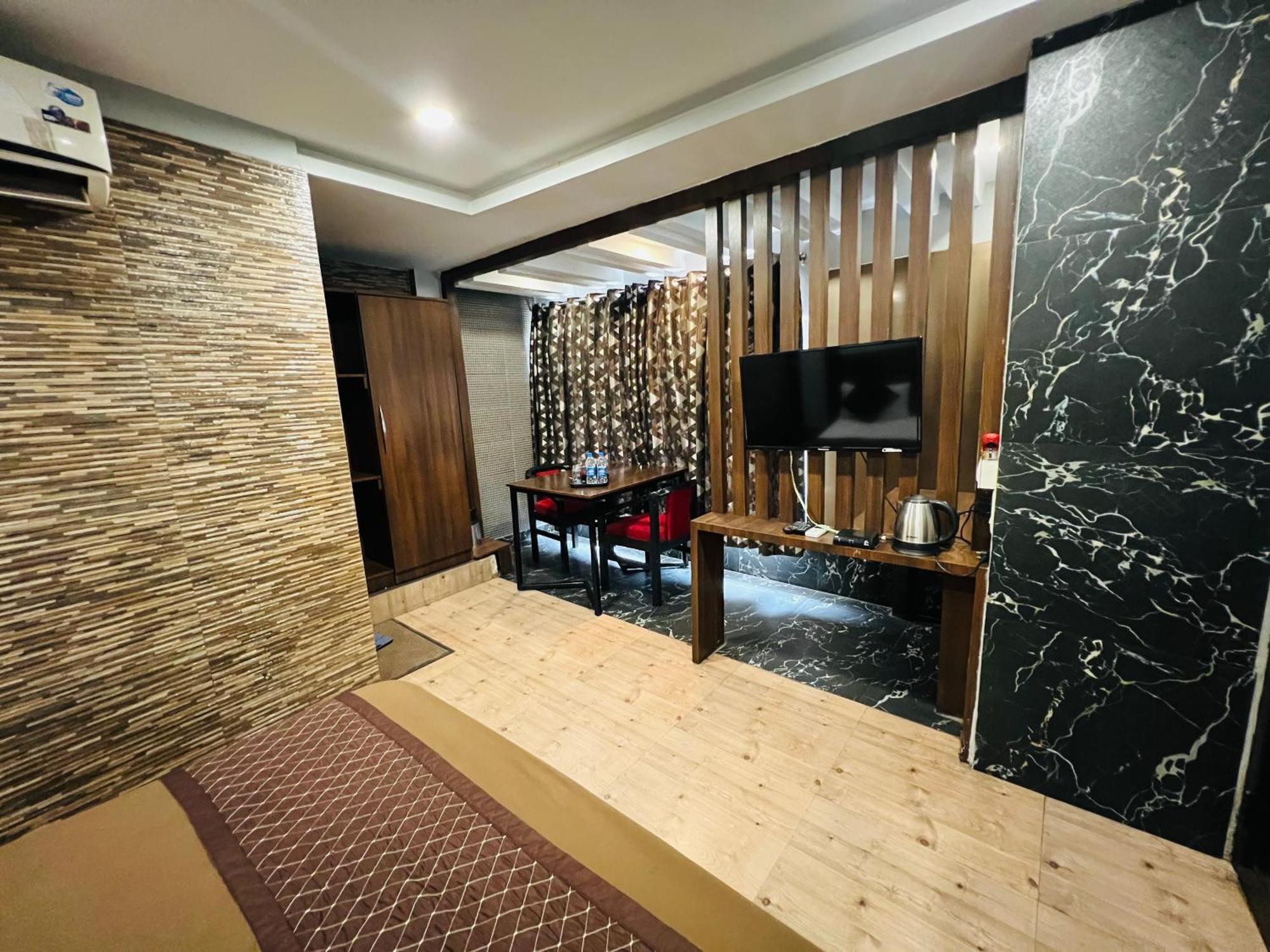 Hotel Sabera سيليجوري المظهر الخارجي الصورة