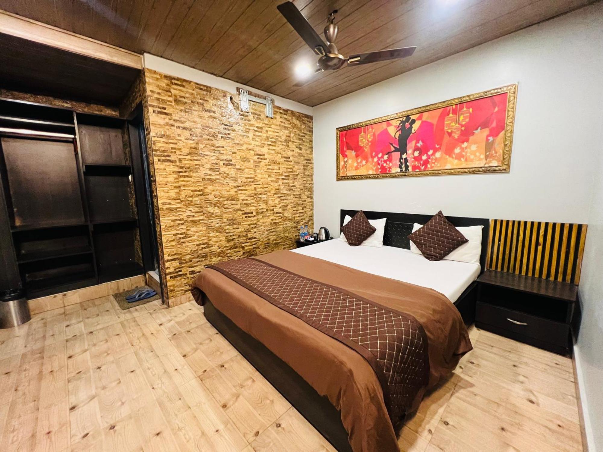 Hotel Sabera سيليجوري المظهر الخارجي الصورة