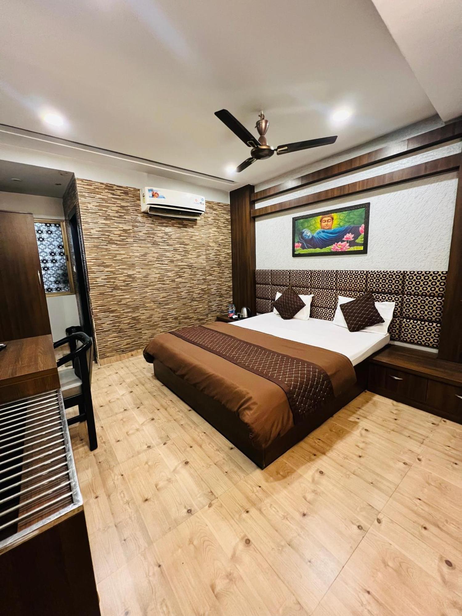 Hotel Sabera سيليجوري المظهر الخارجي الصورة