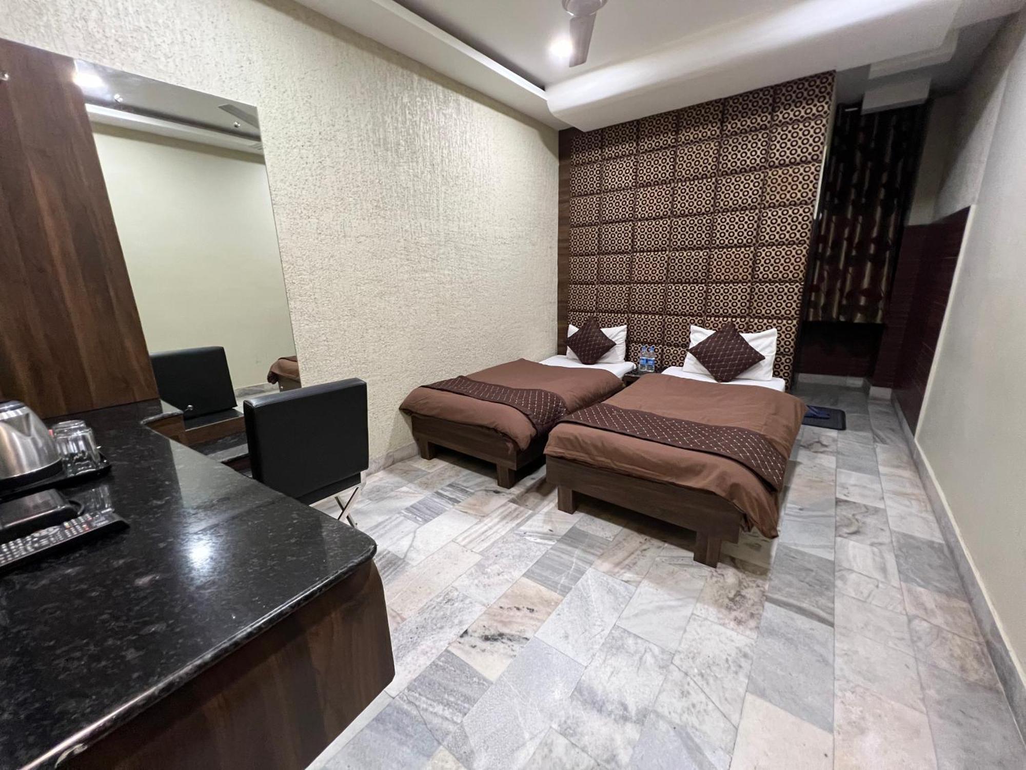 Hotel Sabera سيليجوري المظهر الخارجي الصورة