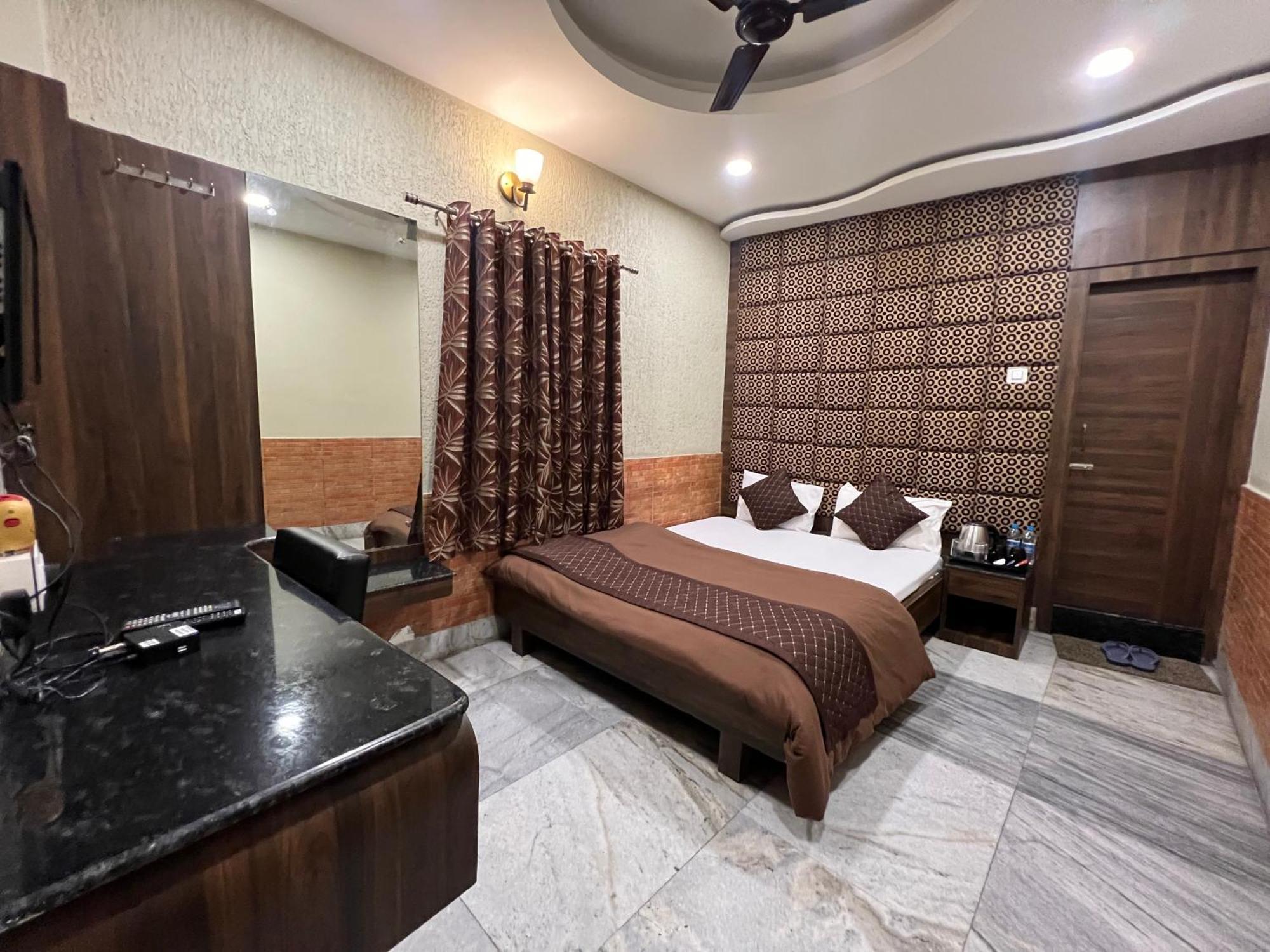 Hotel Sabera سيليجوري المظهر الخارجي الصورة