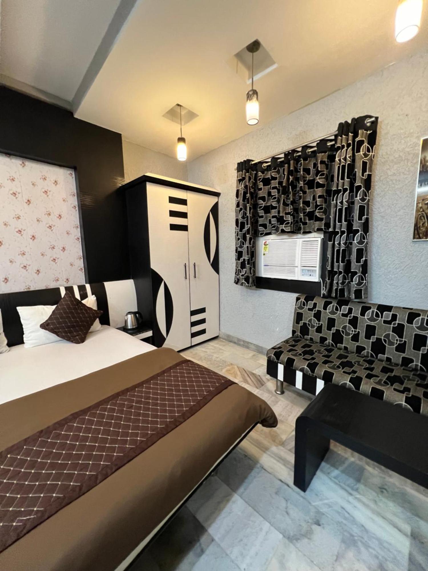 Hotel Sabera سيليجوري المظهر الخارجي الصورة